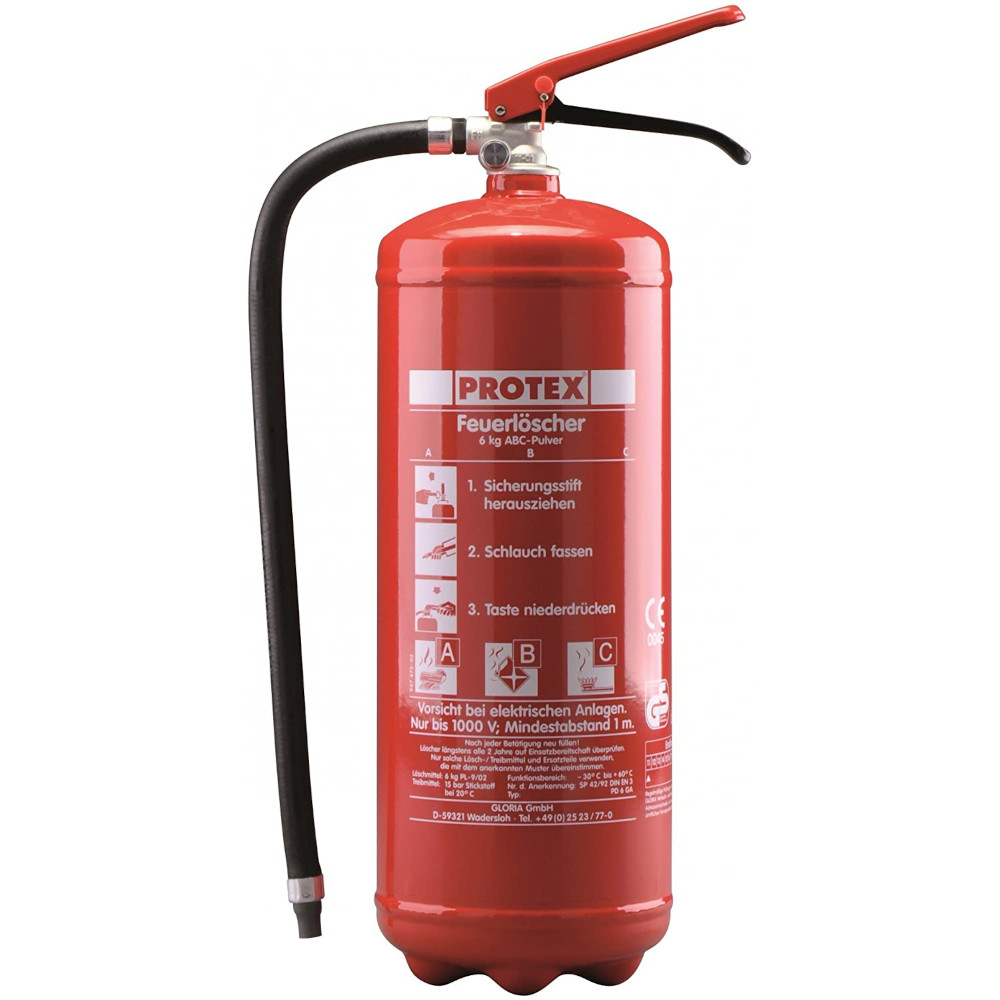 Roter Feuerlöscher der Marke PROTEX mit einer Kapazität von 6 kg ABC-Pulver. Auf dem Körper sind Sicherheitshinweise für die Anwendung abgebildet: Sicherheitsstift herausziehen, Schlauch fassen, Taste niederdrücken. Warnhinweis zu elektrischen Anlagen ist ebenfalls angebracht.