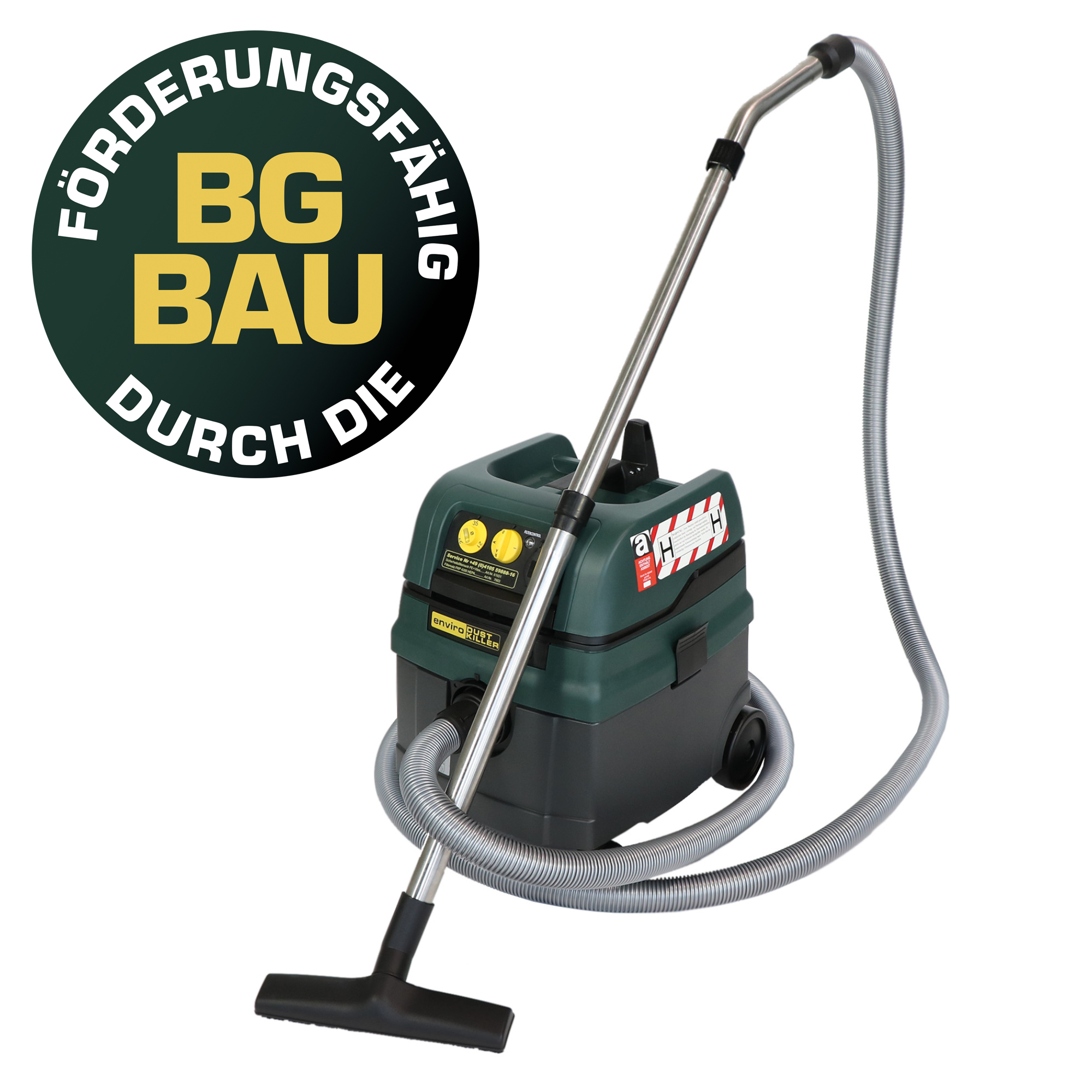 Grün-schwarzer Staubsauger mit flexiblem Schlauch und Bürste, oben links BG-Bau-Förderlogo