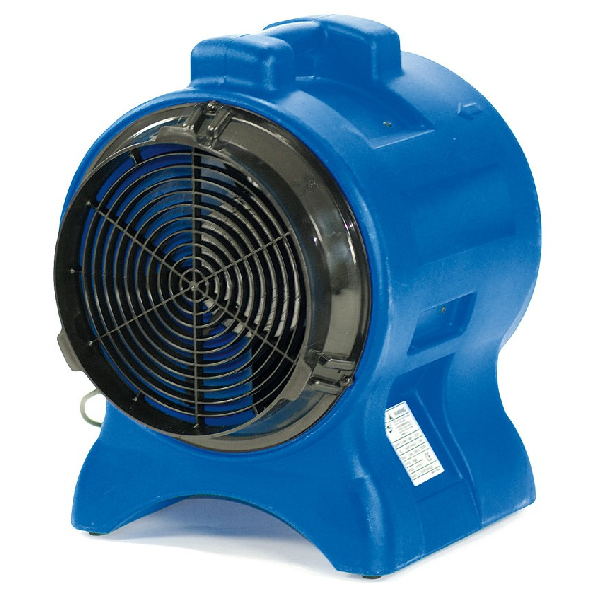 Ein blauer Ventilator mit runder Gitterfront. Der Ventilator ist robust und stehender Bauweise, geeignet zur Belüftung und Luftzirkulation. Er ist oft in Baustellen oder größeren Räumen zu finden, um Luftbewegung zu fördern.