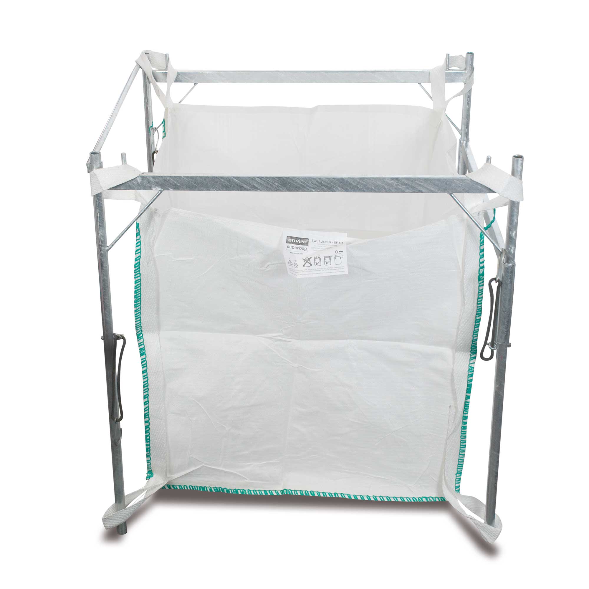 Ein Big-Bag-Gestell aus verzinktem Stahl, das einen weißen Big Bag hält. Das Gestell hat eine offene Oberseite zum Befüllen und eine untere Struktur, die den Big Bag am Boden stützt. An den Seiten befinden sich Befestigungspunkte für den Big Bag.