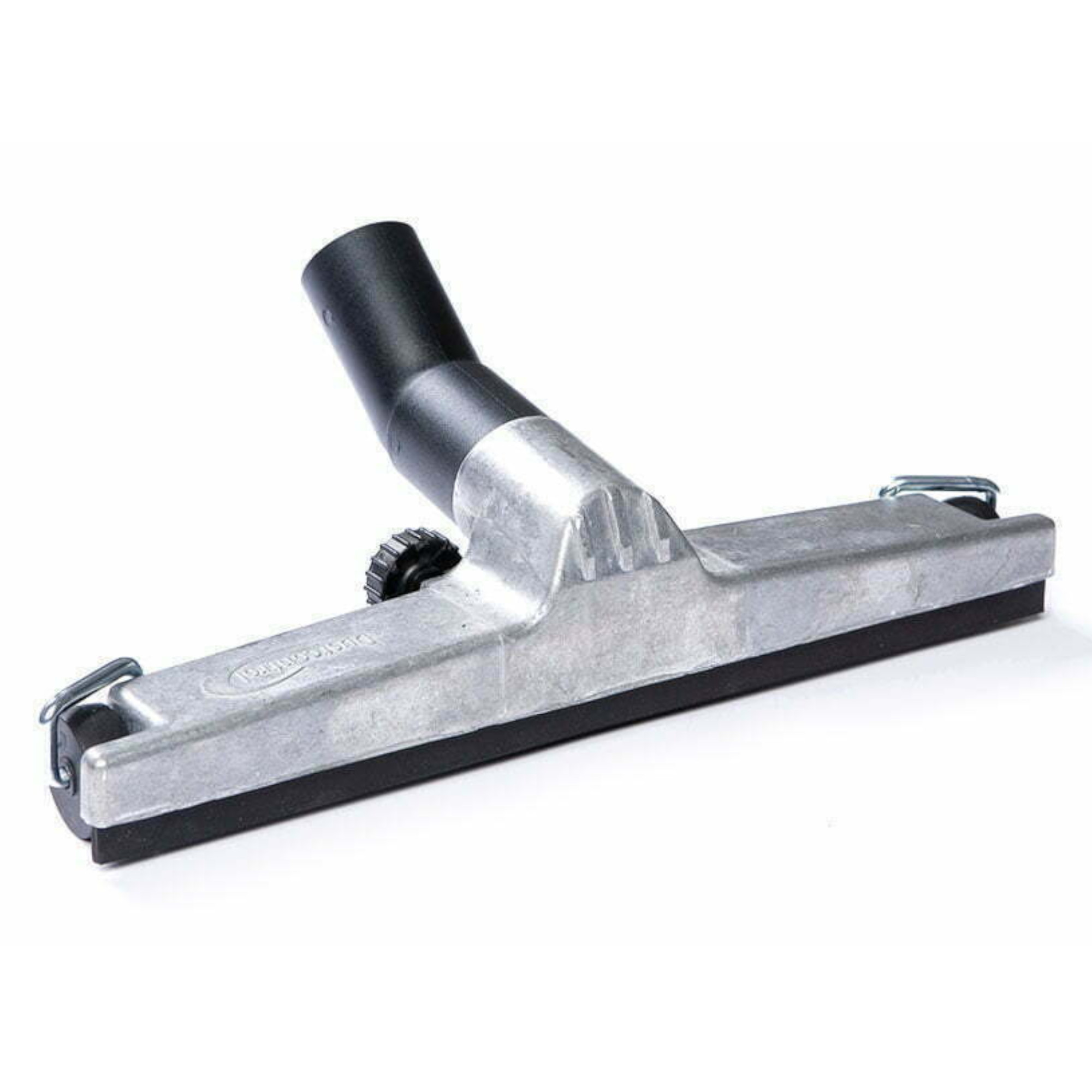 Ein Staubsaugeraufsatz aus Metall mit einer breiten Gummilippe am Boden. Der Aufsatz hat einen schwarzen Schlauchanschluss und eine verstellbare Drehschnalle an der Seite. Ideal zum Staubsaugen von glatten Oberflächen.