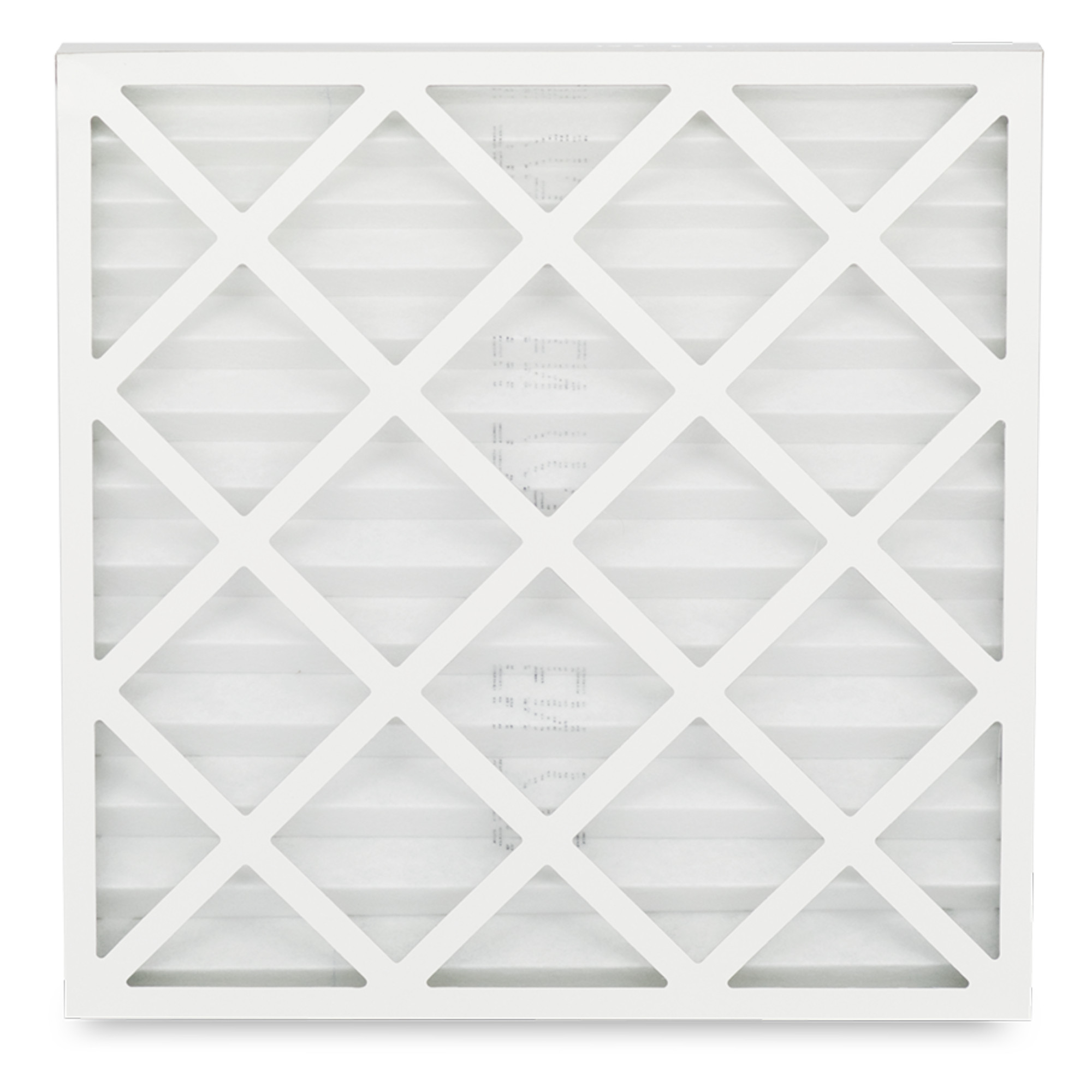Quadratischer, weißer Vorfilter (Paneelfilter) mit rautenförmigem Schutzgitter, freigestellt auf weißem Hintergrund.