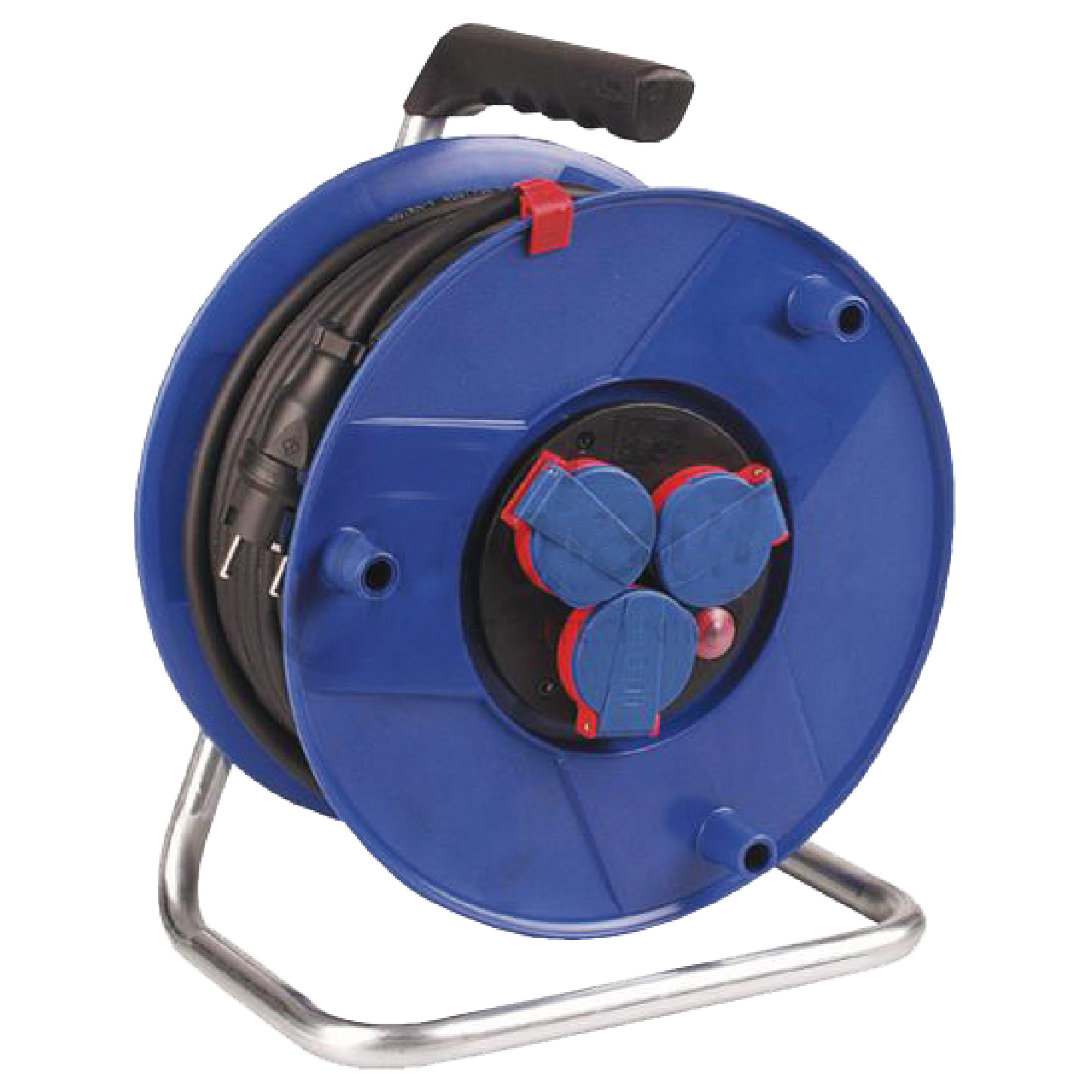 Eine blaue Kabeltrommel mit einem Griff. Sie enthält ein Kabel und hat mehrere rote Steckdosen auf der Vorderseite. Die Trommel steht auf einem stabilen Metallrahmen.