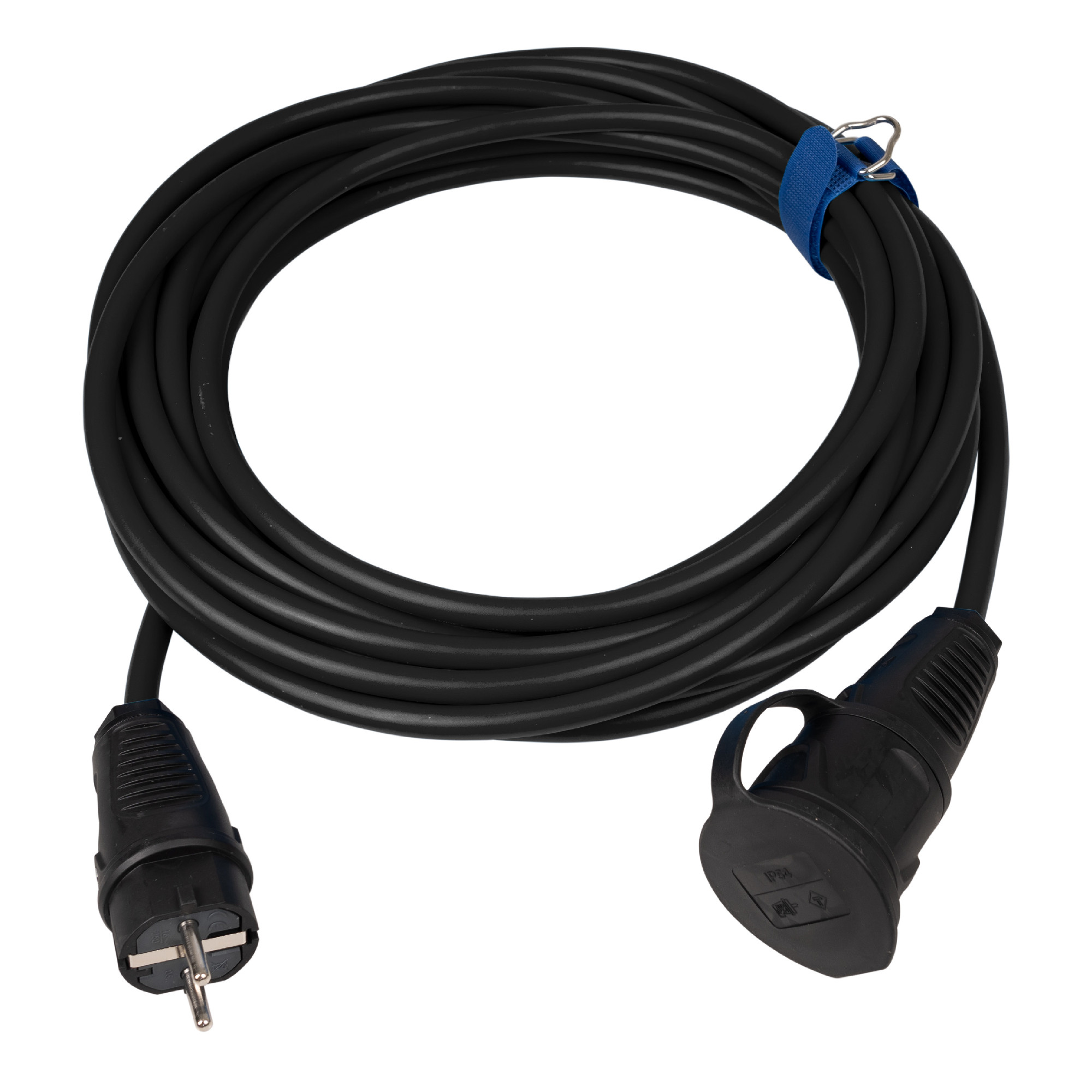 Ein schwarzes Verlängerungskabel mit zwei Steckern an den Enden. Das Kabel ist aufgerollt, mit einem blauen Clip gesichert. Es ermöglicht die Verbindung von elektrischen Geräten mit Stromquellen über eine größere Entfernung.